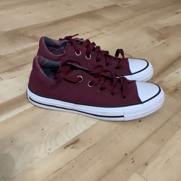 Plum Converse Women’s size 5.5 worn a couple of times - Picture 1 of 4